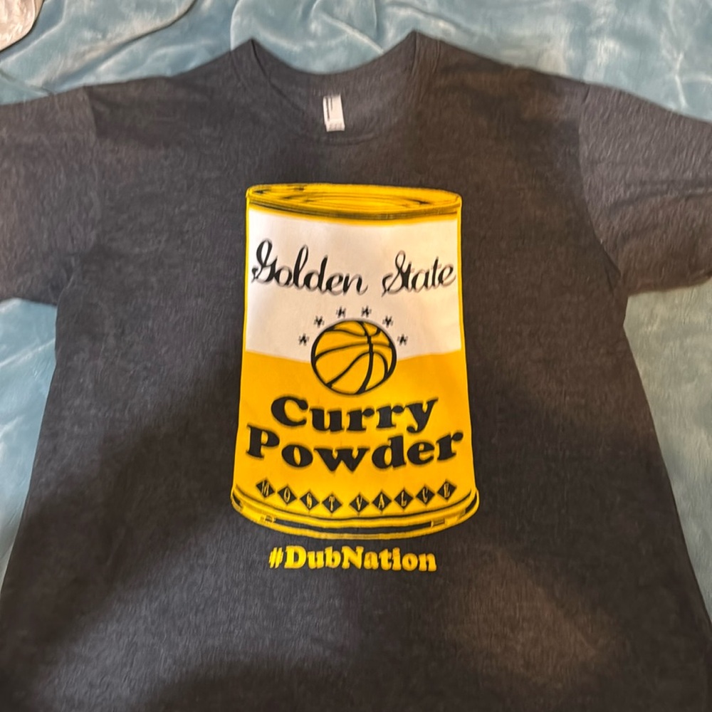 Curry Powder Warriors T in Medium. Dark Grey shirt